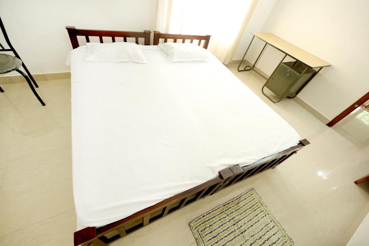 Daffodil Rooms - Non Ac Tellicherry Buitenkant foto