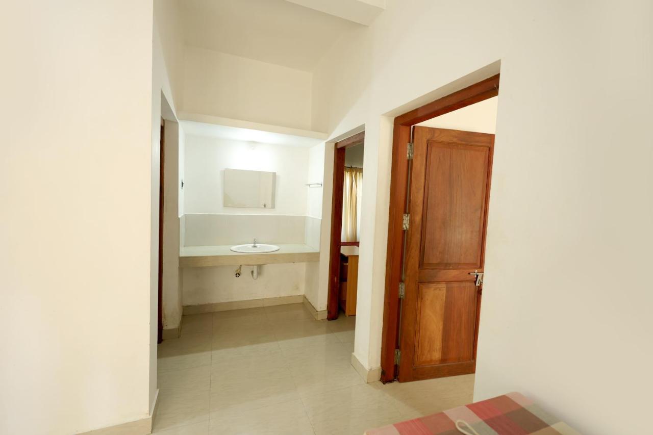 Daffodil Rooms - Non Ac Tellicherry Buitenkant foto